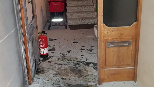 Rajoy y Albiol denuncian el intento de quemar una vivienda por tener la bandera de España en el balcón