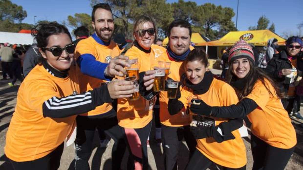 Algunos de los participantes de la Beer Runners Albacete, tras la finalización de la prueba
