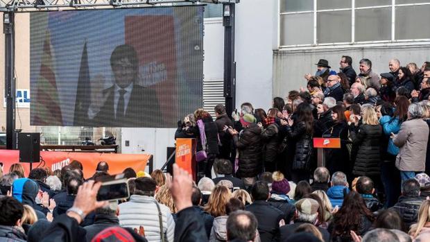 Puigdemont pide encarar el 21-D como una «segunda vuelta» del referéndum ilegal de octubre