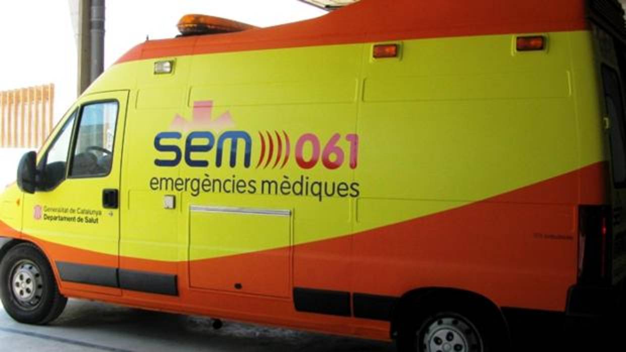 Foto de archivo de una ambulancia del Sistema de Emergencias Médicas de Cataluña