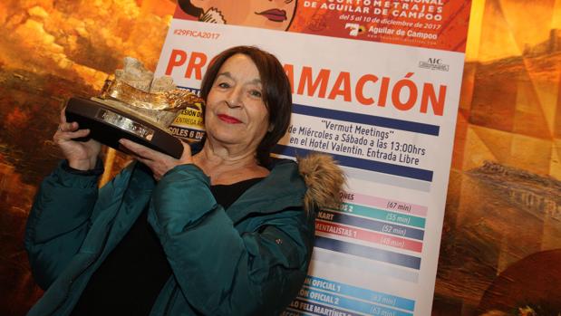 La actriz Petra Martínez recoge el Águila de Oro en el FICA de Aguilar de Campoo (Palencia)