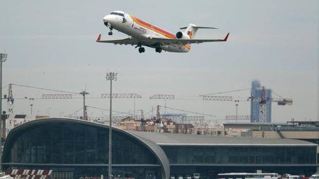 Air Nostrum busca en Valencia tripulantes de cabina de pasajeros