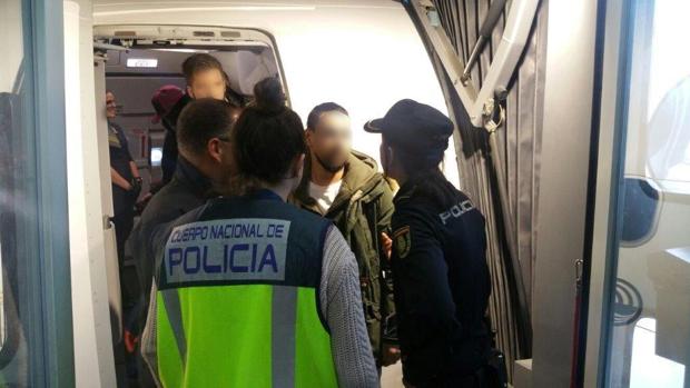 Detienen en Alicante a un hombre expulsado de Suiza con cinco reclamaciones judiciales por robos con fuerza