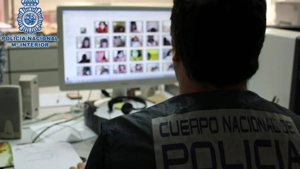 La policía rastrea posibles delitos sexuales a través de redes sociales, en una imagen de archivo