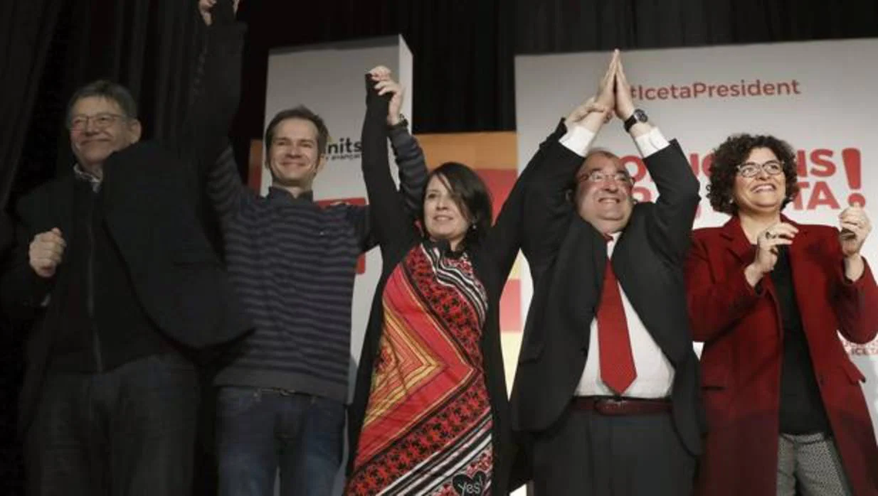 Miquel Iceta, este viernes acompañado por Ximo Puig y otros dirigentes socialistas
