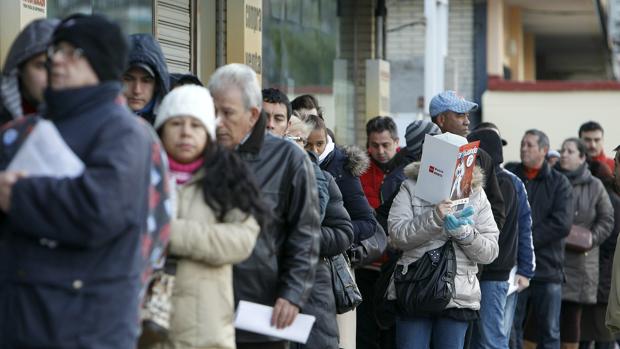 Bajan las solicitudes para la renta mínima en Madrid por primera vez tras la crisis económica