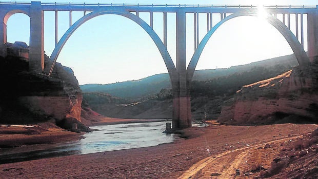 Los pueblos ribereños alertan: el trasvase encarece la energía