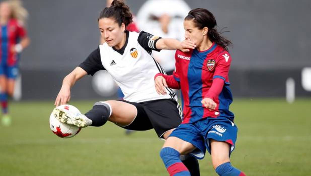 Imagen del partido disputado este sábado entre el Valencia y el Levante femenino