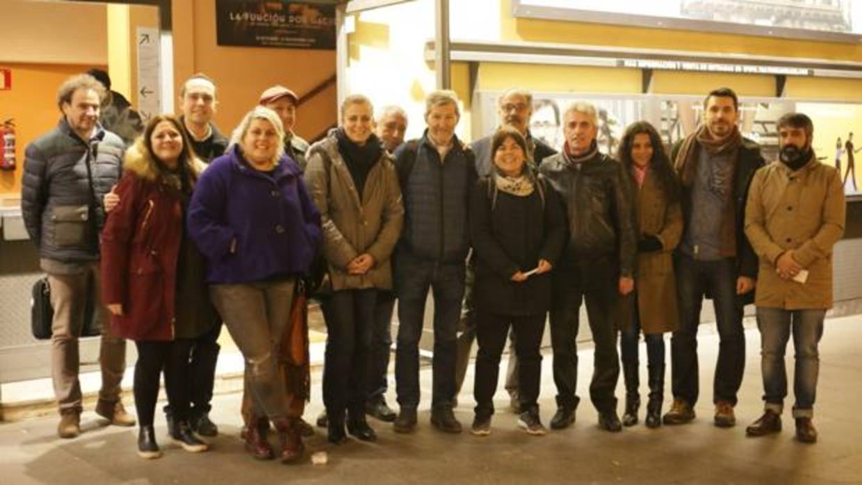 El exJemad Julio Rodríguez junto a miembros de la candidatura Unidas por Madrid