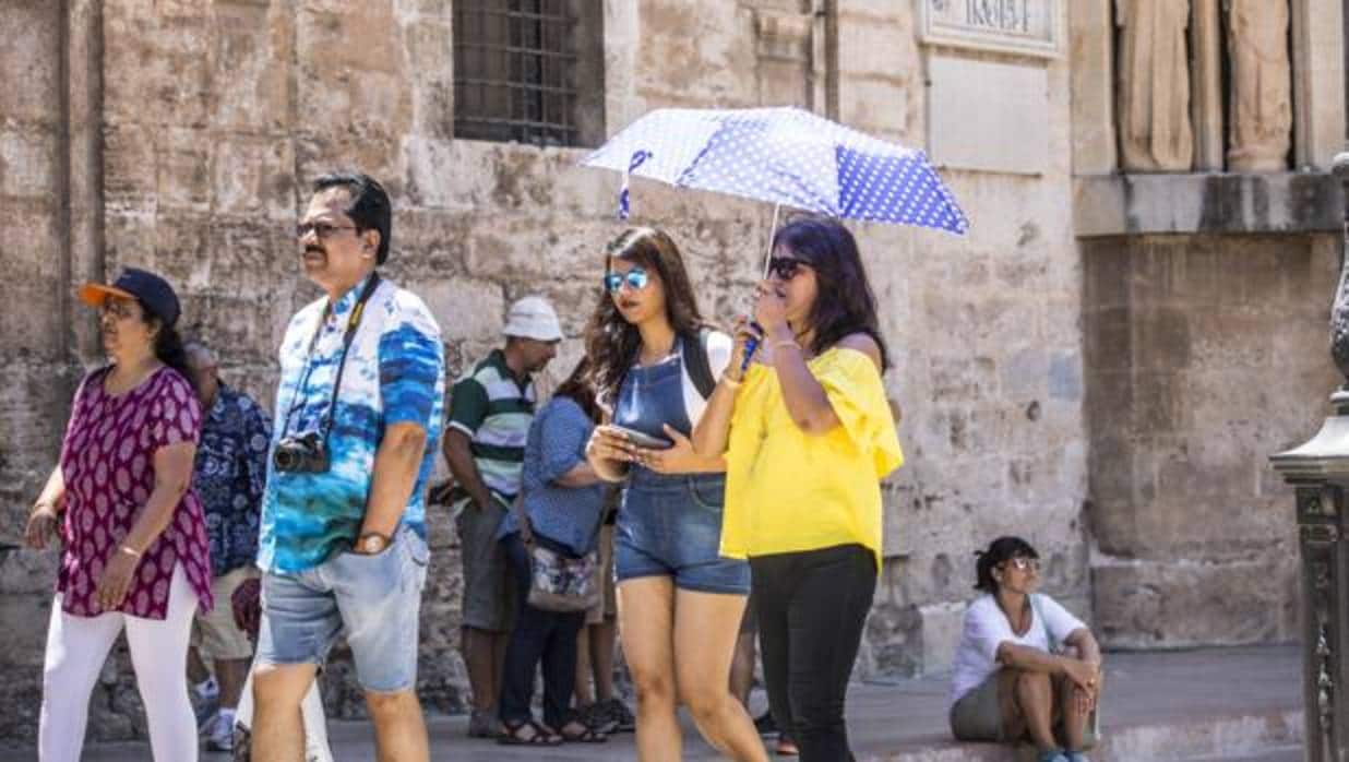 Turistas en el centro de Valencia, en una imagen de archivo