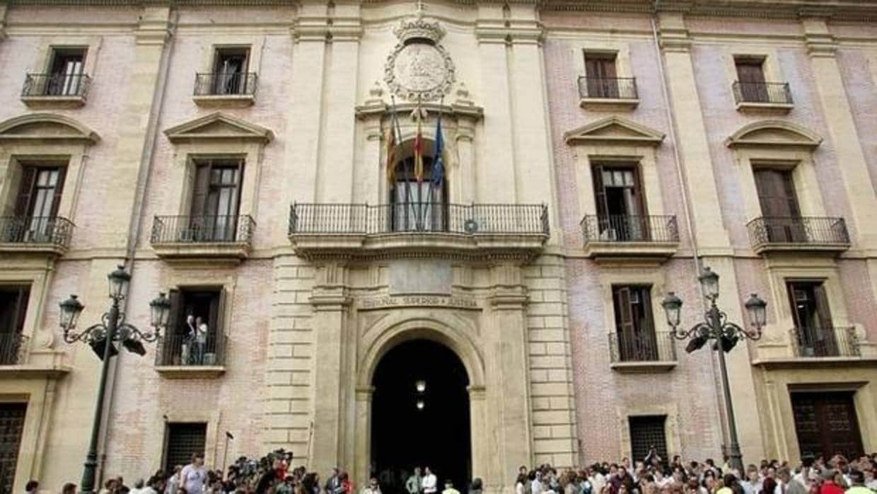 Imagen de archivo de la fachada del TSJCV en Valencia