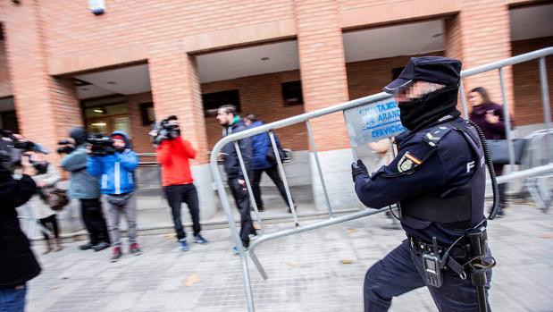 Prisión sin fianza para los tres jugadores acusados de agresión sexual a una menor