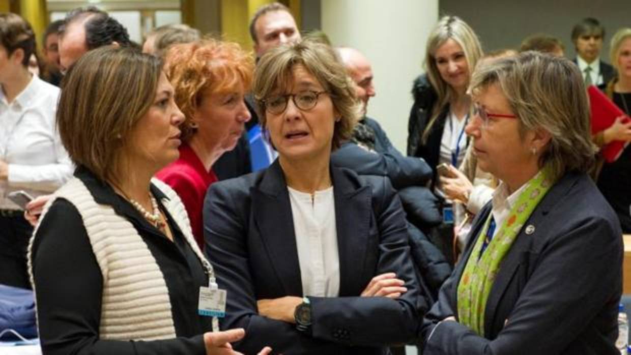 Rosa Quintana, a la derecha, con Tejerina, centro, en Bruselas