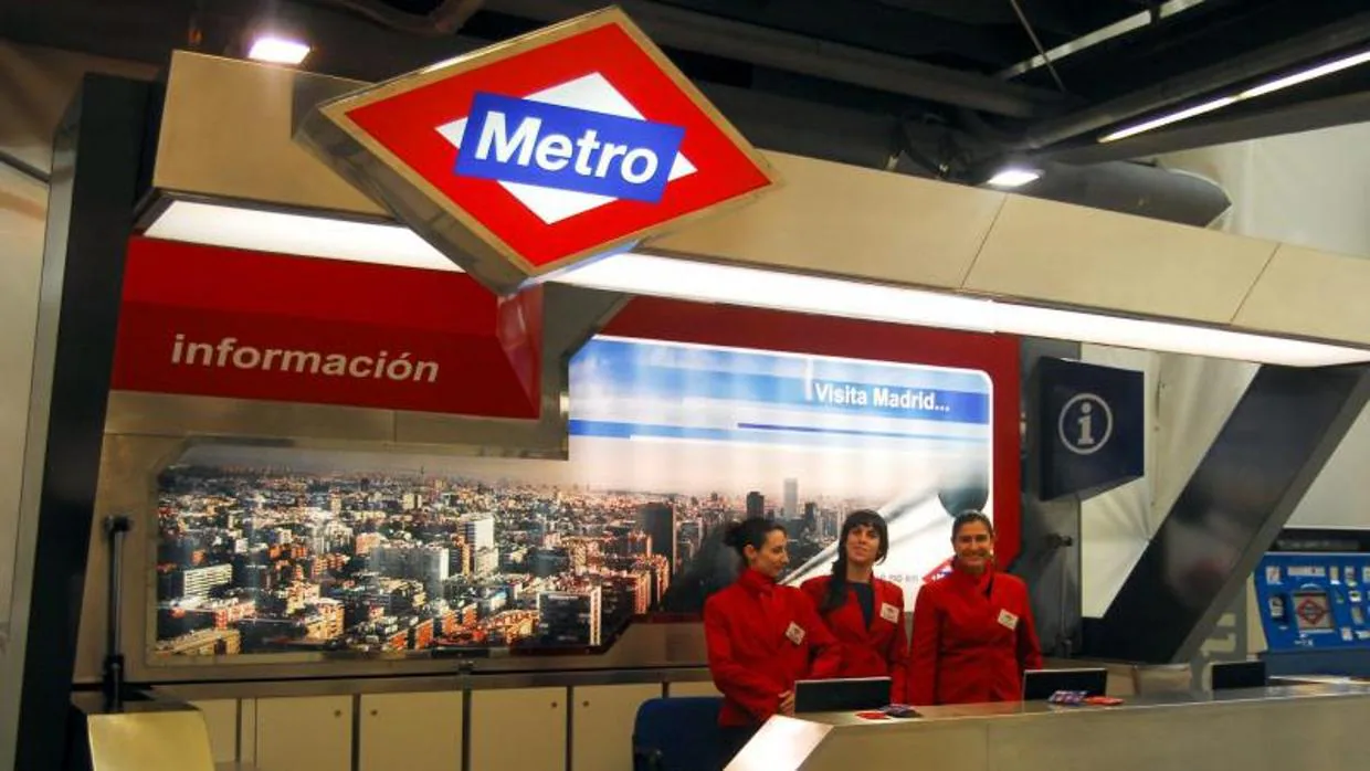 Mostrador de información de Metro en la Terminal 4 de Barajas