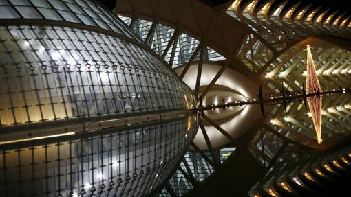 Imagen de la Ciudad de las Artes y las Ciencias decorada por Navidad