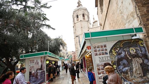 Feria de Artesanía de Navidad en la plaza de la Reina