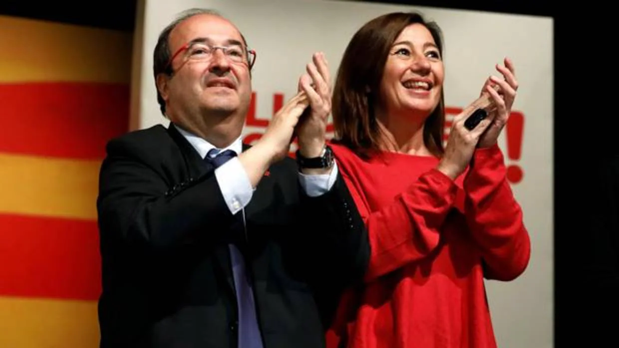 La presidenta balear, Francina Armengol, acompaña al candidato del PSC a la presidencia de la Generalitat, Miquel Iceta, en un acto, la pasada semana