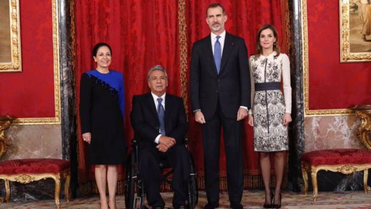 Los Reyes con el presidente de Ecuador, Lenín Moreno, y su esposa, Rocio González