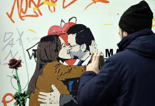 El «beso» entre Arrimadas y Mariano Rajoy