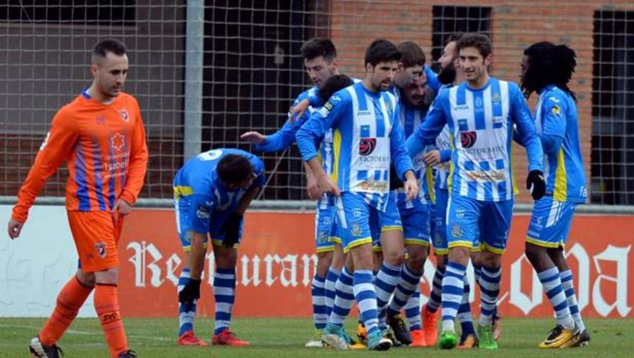 Los jugadores de la Arandina celebran un gol el pasado domingo en el partido que han jugado ante el Burgos Promesas