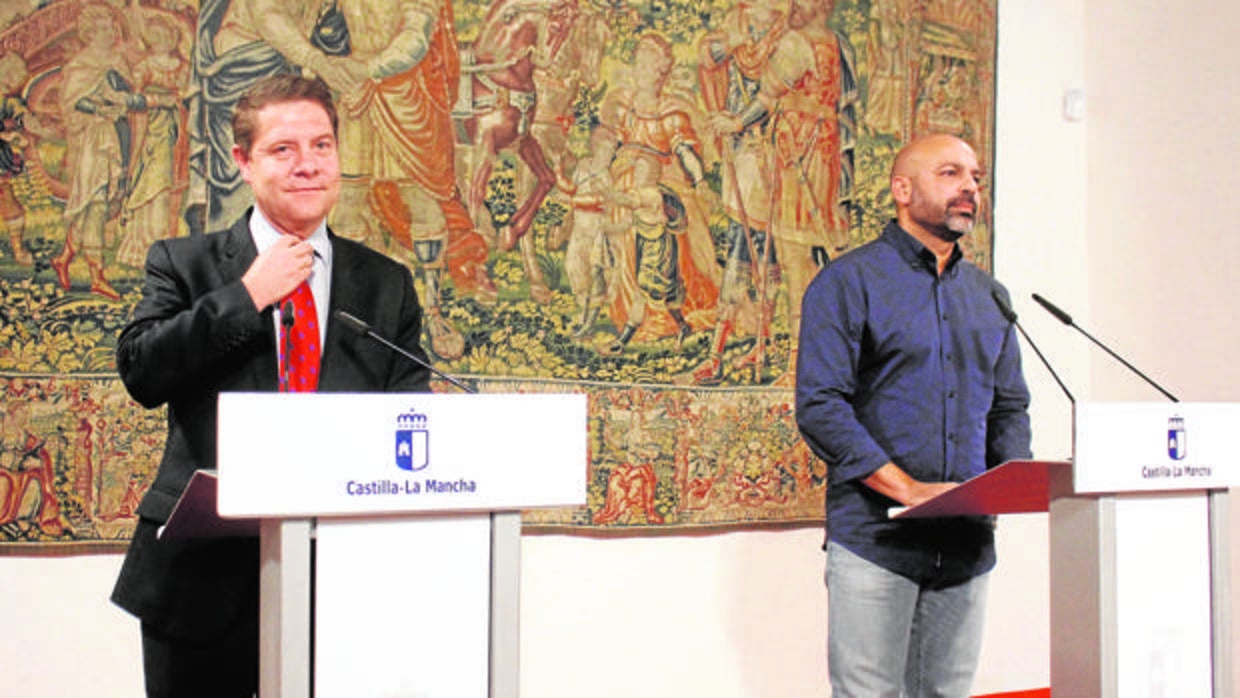 Page y el líder de Podemos, José García Molina, cuando anunciaron un Gobierno conjunto en julio