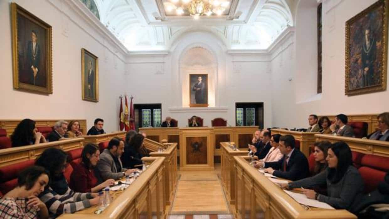 Debate de los presupuestos en el Pleno de los presupuestos en el Ayuntamiento de Toledo