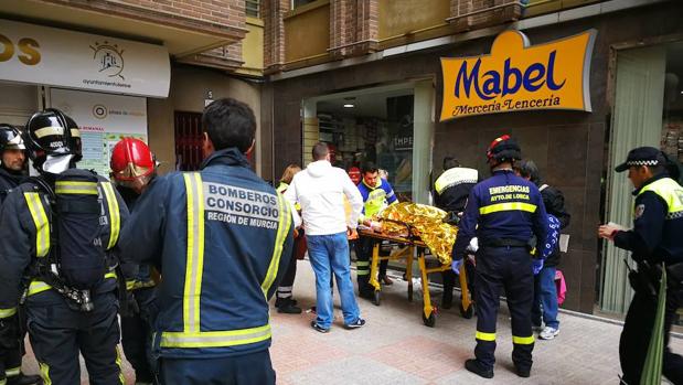 Tres heridos, uno de gravedad, tras la explosión de una bombona de butano en el mercado de abastos en Lorca