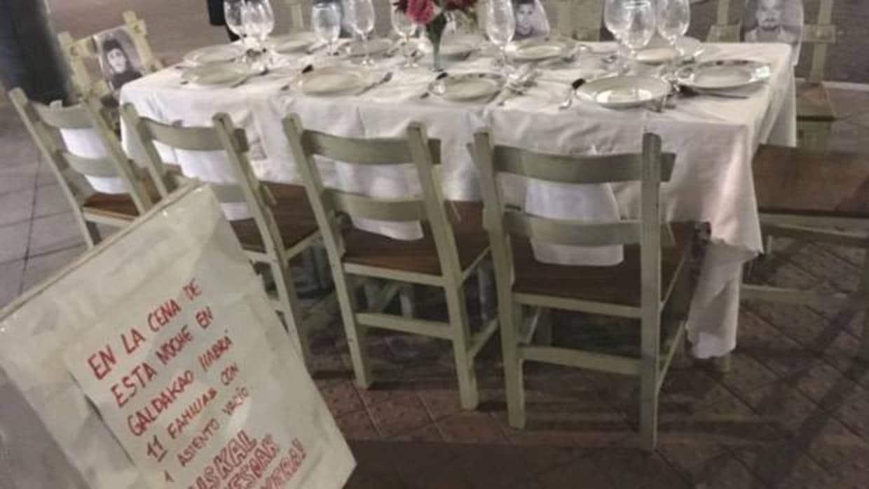 «Cena de Nochebuena» celebrada con sillas vacías en Galdácano en homenaje a 11 etarras