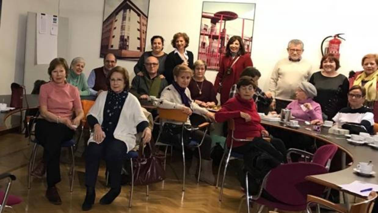 El consejero Felpeto asistió ayer al tradicional «Café Navideño» en la Biblioteca regional