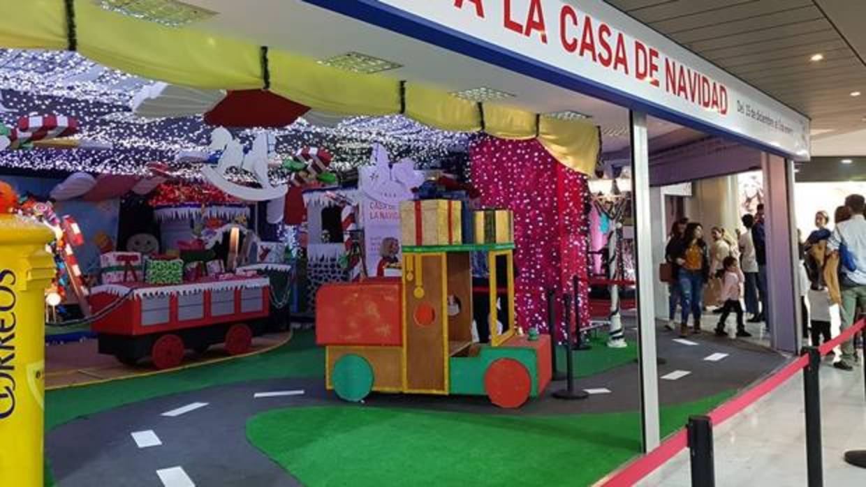 Entusiasmo de los peques canarios por Casa de la Navidad de la Fundación Cepsa en Las Arenas