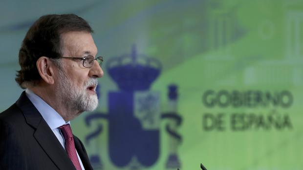 Rajoy anuncia que el Parlamento catalán se constituirá el 17 de enero