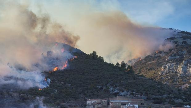El incendio forestal de Culla ya ha arrasado 50 hectáreas