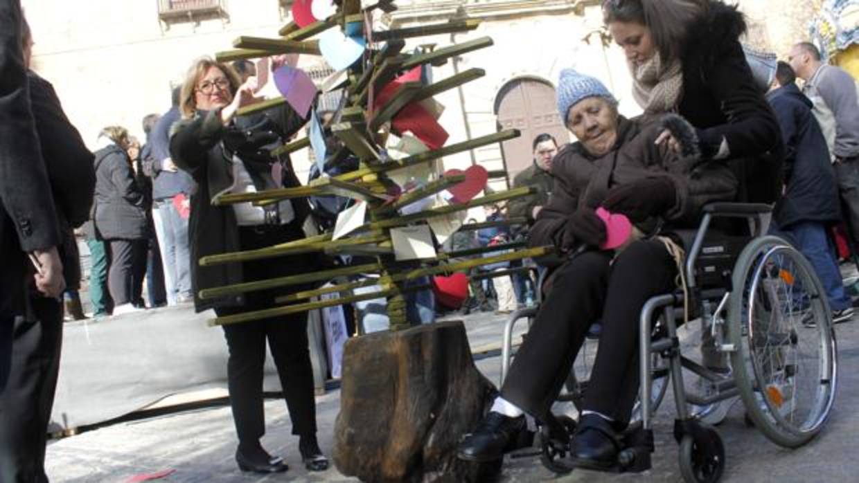 Con motivo del Día de Internacional de la Discapacidad, APANAS organizó un acto en la Plaza del Ayuntamiento de Toledo el 1 de diciembre