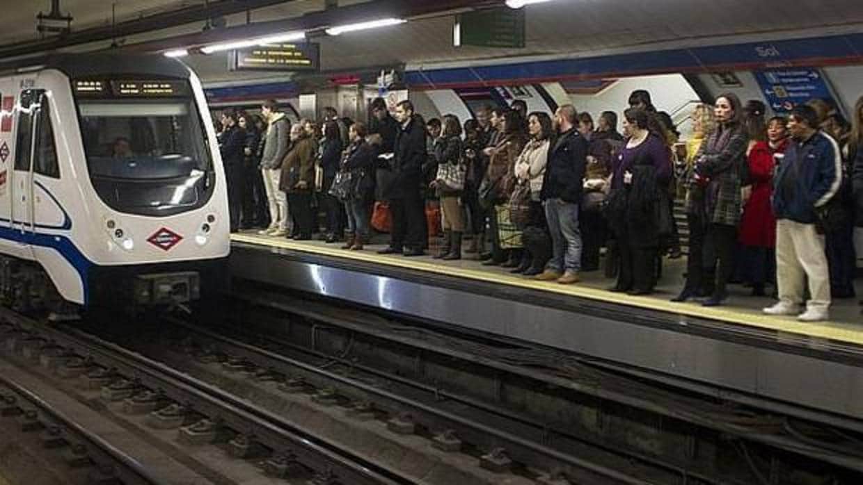 Metro y Cercanías cerrarán los accesos a Sol por las preuvas y las campanadas de Nochevieja