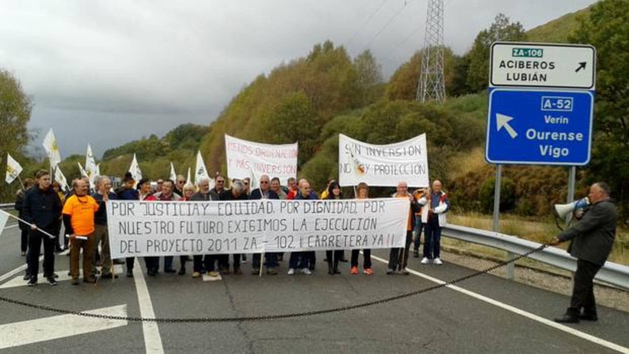 Manifestación del pasado mes de noviembre para exigir las obras en la carretera de Porto