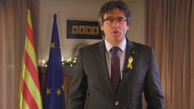 Puigdemont especula con volver oculto en un barco