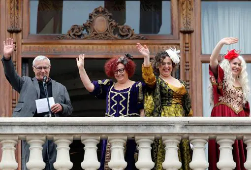 Imagen de Joan Ribó con las «magas republicanas» tomada en enero de 2016