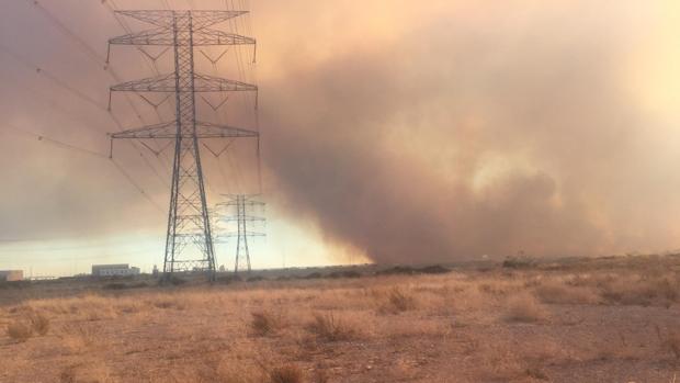 Los Bomberos estabilizan el incendio forestal del Marjal de Sagunto