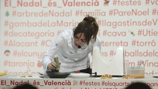 Una chef valenciana enseña a aprovechar los restos de comida de Navidades para hacer canelones o bizcocho