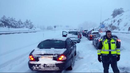 Cientos de vehículos continúan atrapados en las carreteras de Segovia