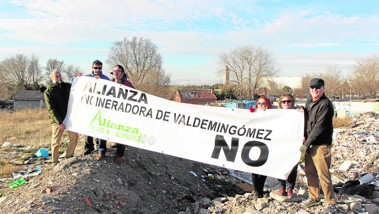 Miembros de la Alianza piden el cierre de la incineradora, en la Cañada Real