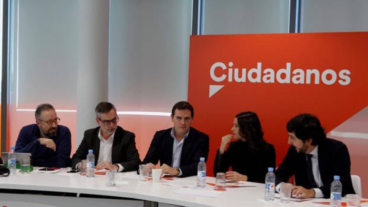 Cs y Catalunya en Comú-Podem prevén reunirse para abordar la presidencia de la Mesa del Parlament