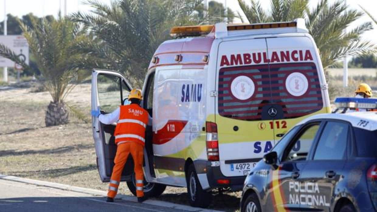 Imagen de archivo de una ambulancia SAMU en Alicante