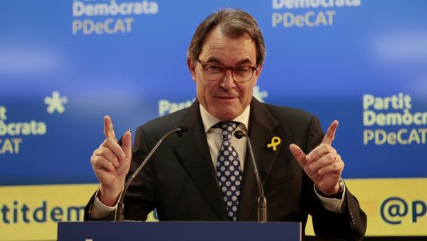 Artur Mas renuncia a presidir un PDECat en plena desorientación