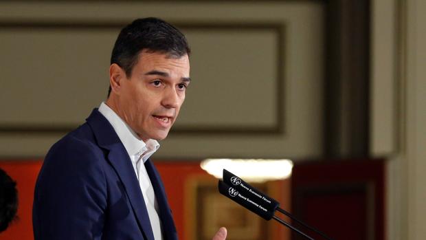 Sánchez se centra en el discurso económico y asocia a Rivera con el PP para erigirse en única alternativa