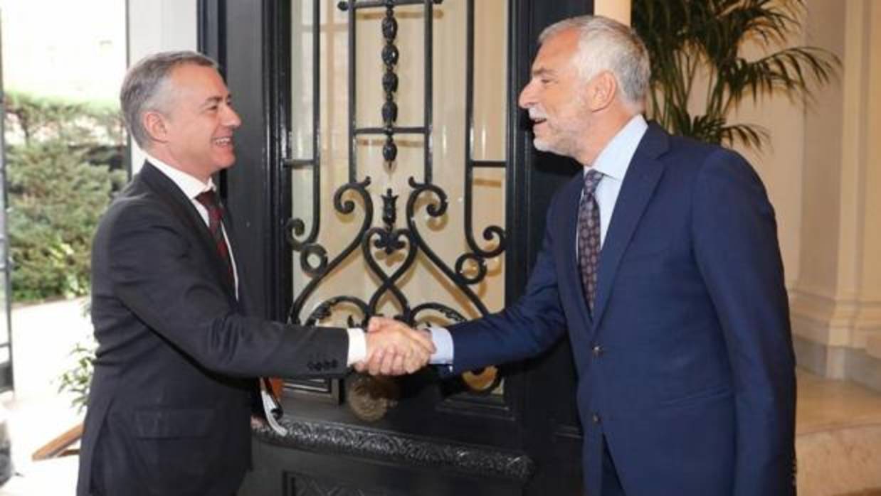 Urkullu, hoy con el embajador italiano, Stefano Sannino