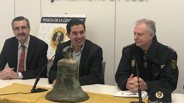 Recuperan la campana de una ermita del siglo XVI que llevaba desaparecida doce años