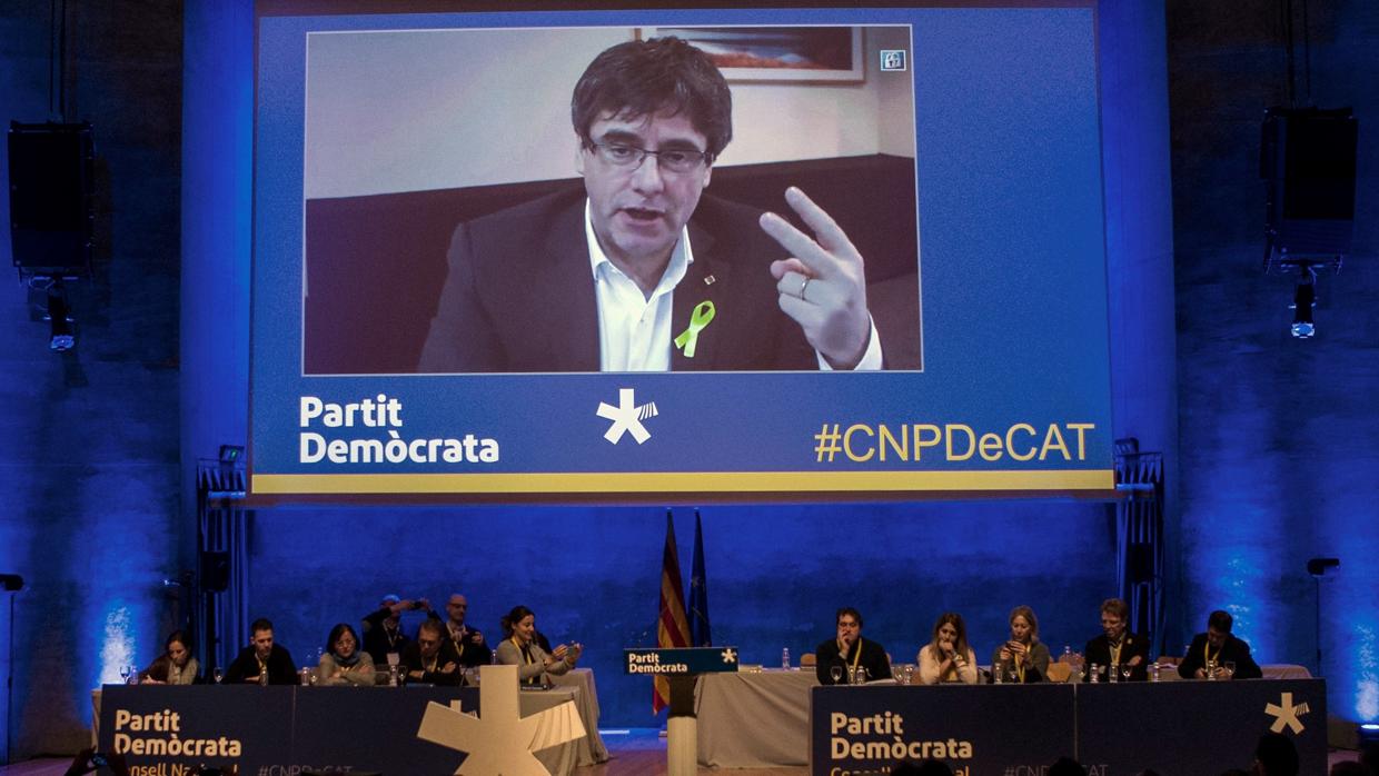 Puigdemont por videoconferencia en el Consell Nacional del PDeCAT