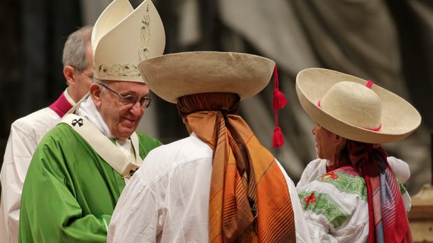 El Papa pide a refugiados e inmigrantes «comprender los miedos» de los países de acogida