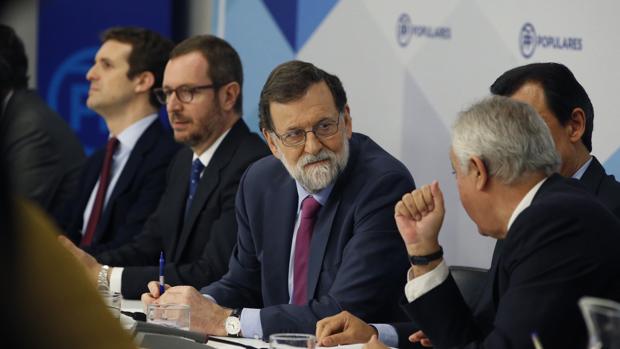 Rajoy relativiza las encuestas que ve mediatizadas solo por Cataluña y fía su remontada al empleo